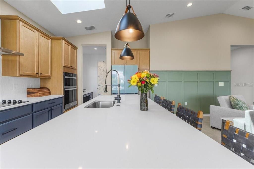 Под контрактом: $524,999 (4 спален, 3 ванн, 2207 Квадратных фут)