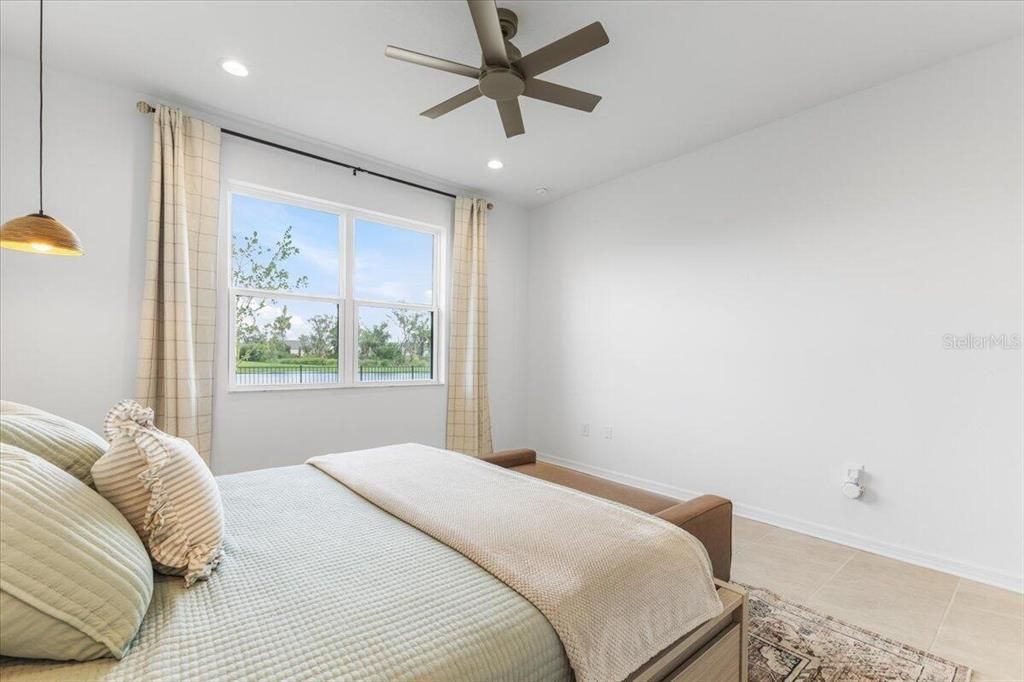 Под контрактом: $524,999 (4 спален, 3 ванн, 2207 Квадратных фут)