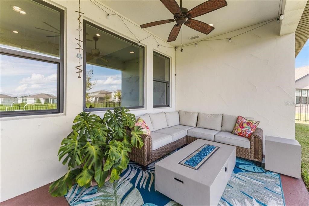 Под контрактом: $524,999 (4 спален, 3 ванн, 2207 Квадратных фут)