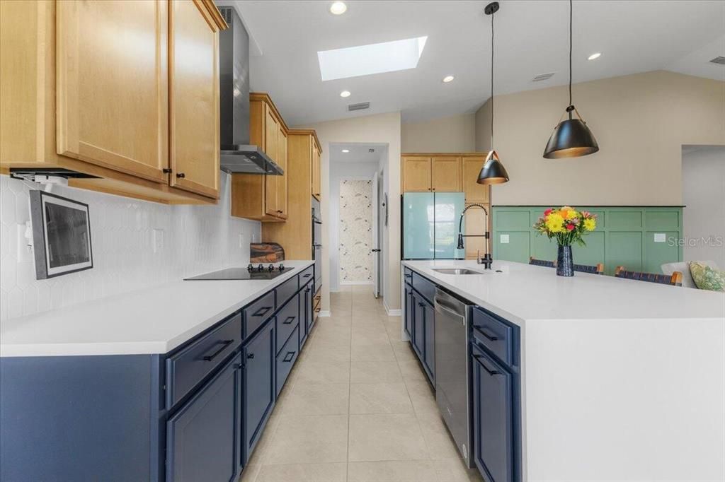 Под контрактом: $524,999 (4 спален, 3 ванн, 2207 Квадратных фут)