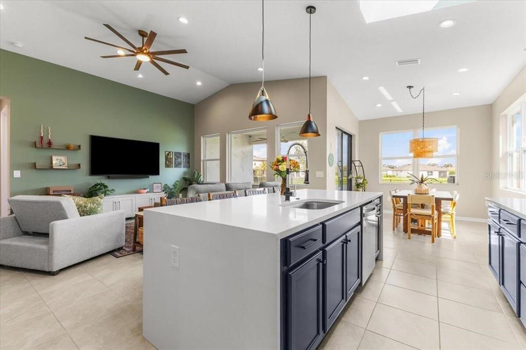 Под контрактом: $524,999 (4 спален, 3 ванн, 2207 Квадратных фут)