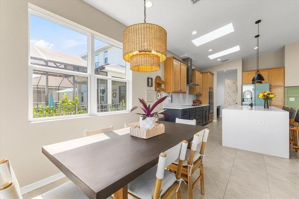 Под контрактом: $524,999 (4 спален, 3 ванн, 2207 Квадратных фут)