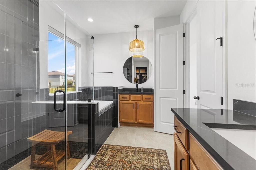 Под контрактом: $524,999 (4 спален, 3 ванн, 2207 Квадратных фут)