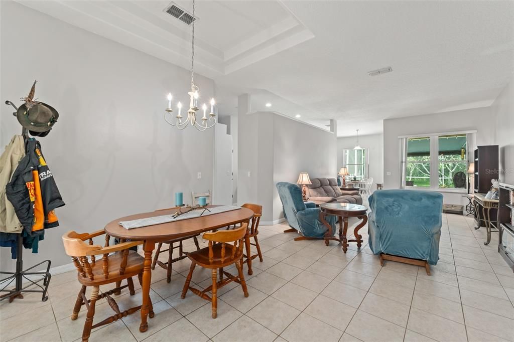 En Venta: $415,000 (4 camas, 2 baños, 2017 Pies cuadrados)