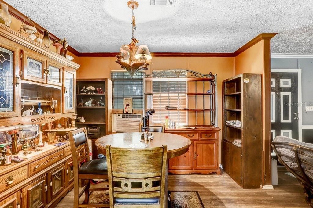 For Sale: $189,900 (3 beds, 2 baths, 1344 Square Feet)