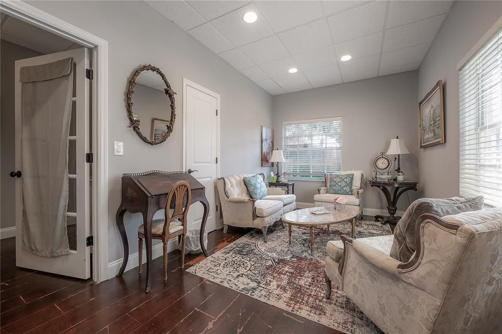 Под контрактом: $695,000 (0 спален, 0 ванн, 1980 Квадратных фут)