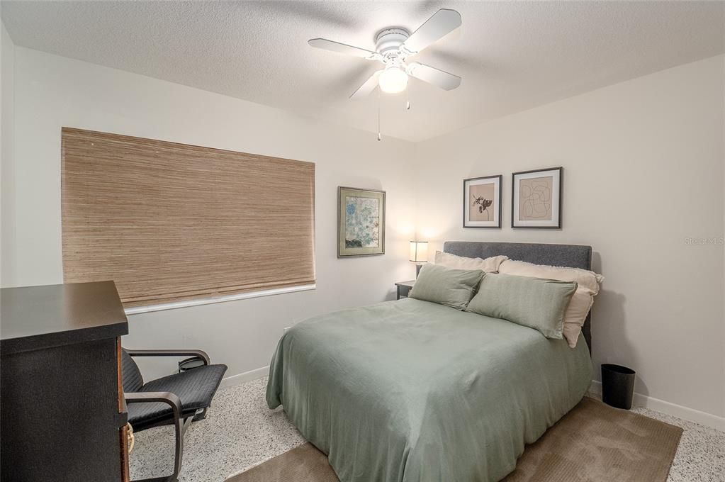 В аренду: $2,100 (2 спален, 1 ванн, 2335 Квадратных фут)