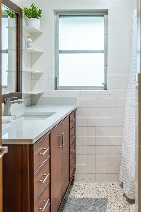 В аренду: $2,100 (2 спален, 1 ванн, 2335 Квадратных фут)