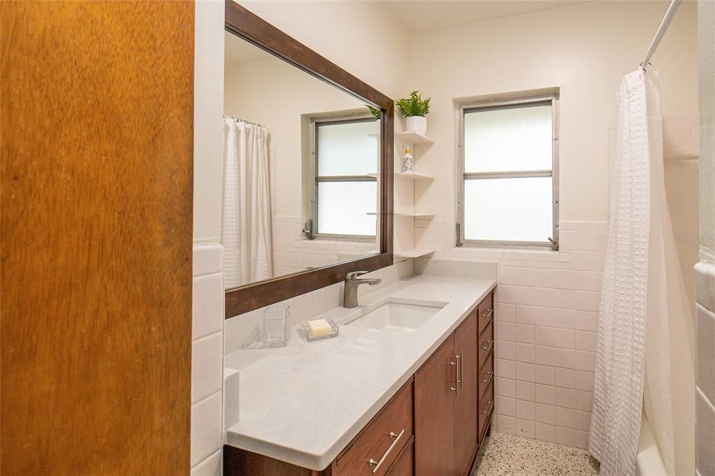 В аренду: $2,100 (2 спален, 1 ванн, 2335 Квадратных фут)