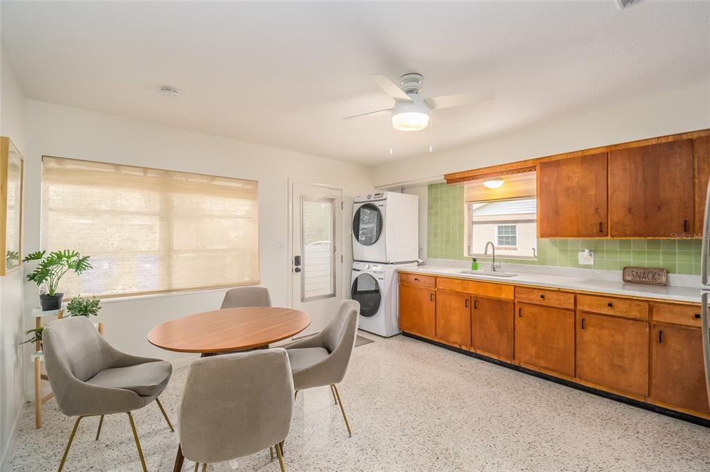 В аренду: $2,100 (2 спален, 1 ванн, 2335 Квадратных фут)