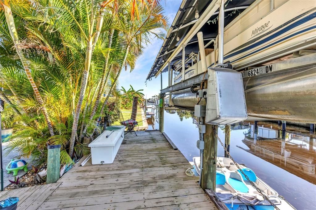 For Sale: $189,900 (1 beds, 1 baths, 576 Square Feet)