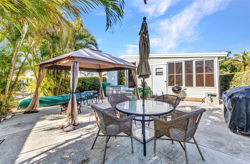 For Sale: $189,900 (1 beds, 1 baths, 576 Square Feet)