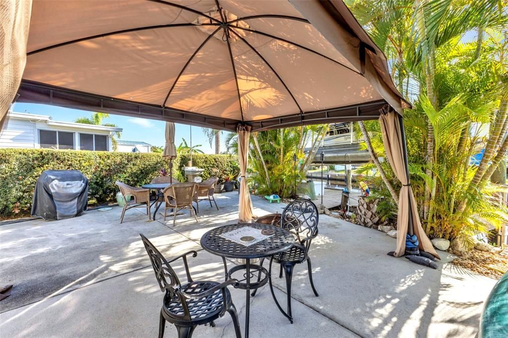 For Sale: $189,900 (1 beds, 1 baths, 576 Square Feet)