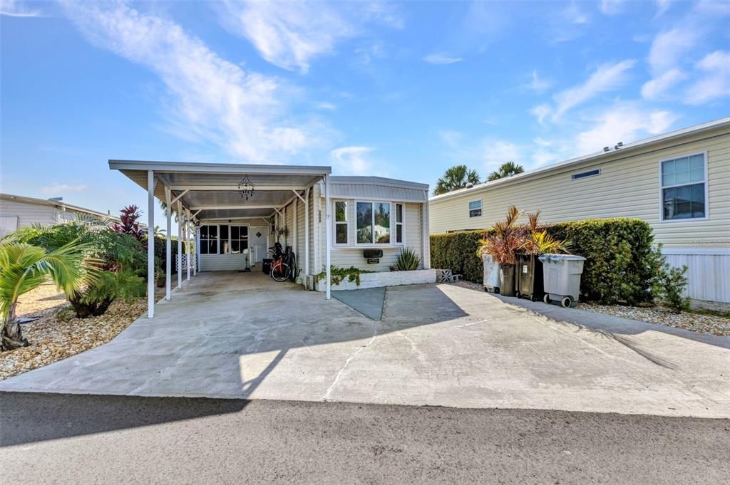 For Sale: $189,900 (1 beds, 1 baths, 576 Square Feet)