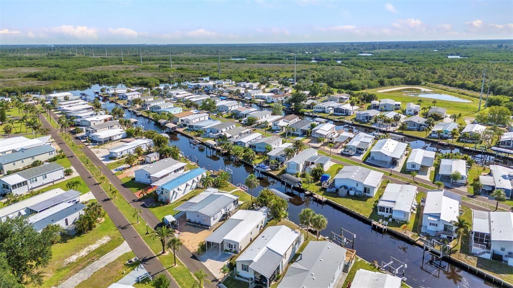 For Sale: $189,900 (1 beds, 1 baths, 576 Square Feet)