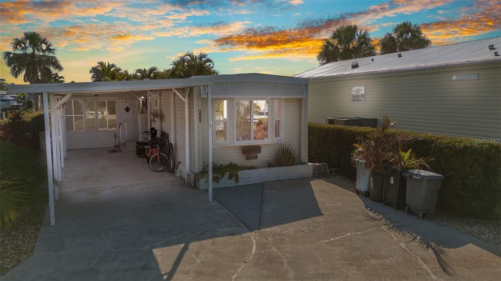 For Sale: $189,900 (1 beds, 1 baths, 576 Square Feet)