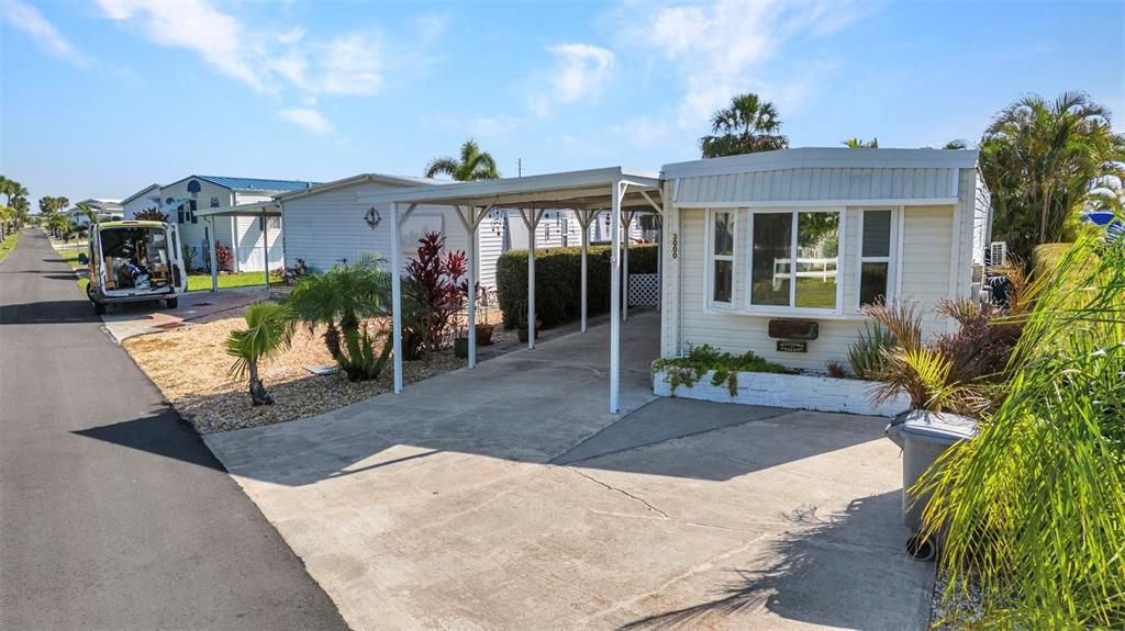 For Sale: $189,900 (1 beds, 1 baths, 576 Square Feet)