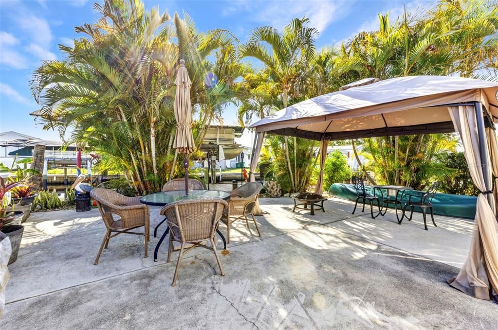 For Sale: $189,900 (1 beds, 1 baths, 576 Square Feet)