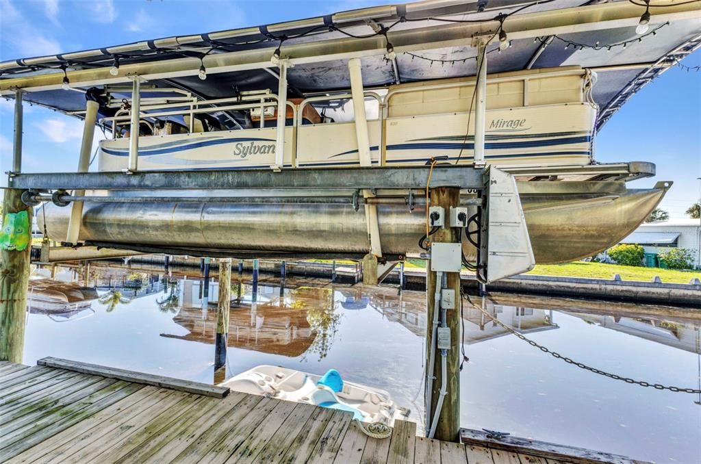 For Sale: $189,900 (1 beds, 1 baths, 576 Square Feet)