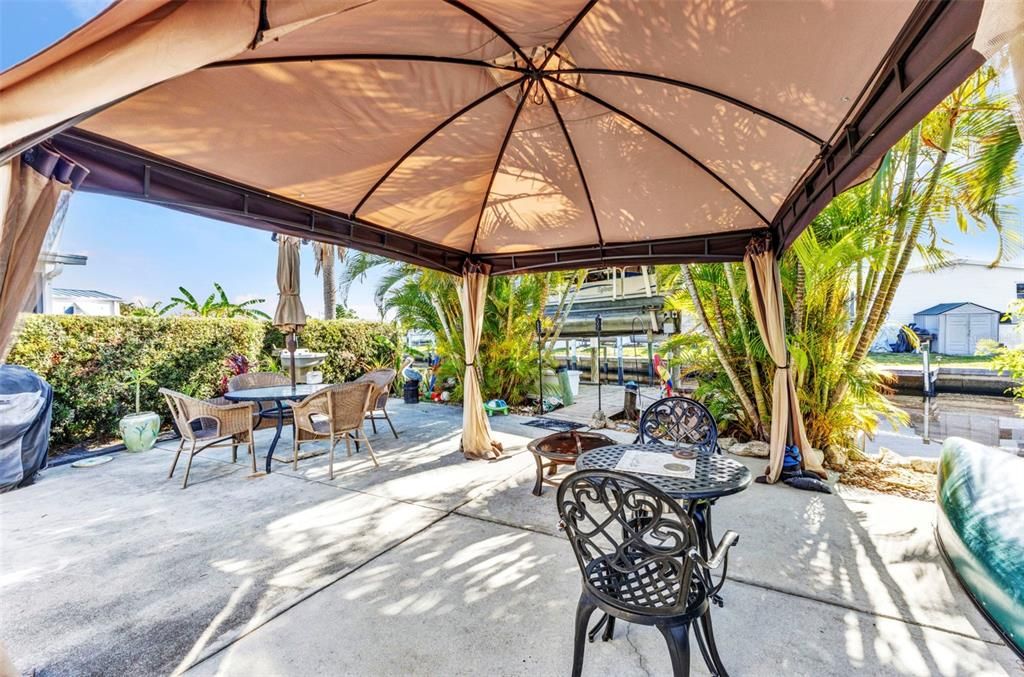 For Sale: $189,900 (1 beds, 1 baths, 576 Square Feet)