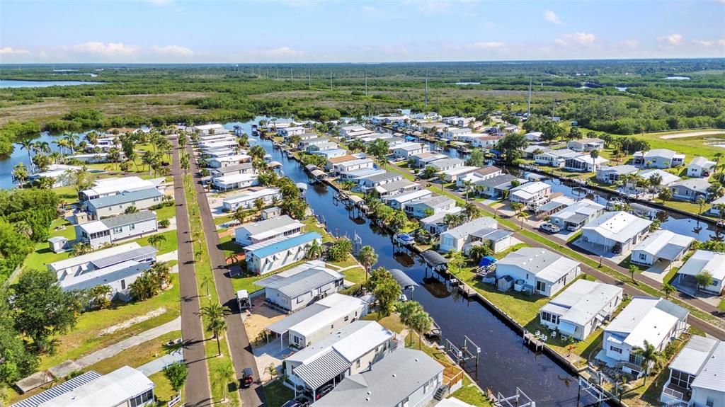 For Sale: $189,900 (1 beds, 1 baths, 576 Square Feet)