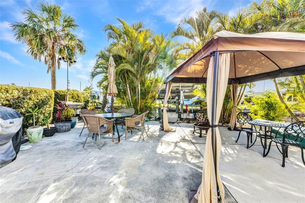 For Sale: $189,900 (1 beds, 1 baths, 576 Square Feet)