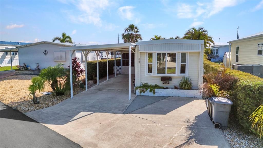 For Sale: $189,900 (1 beds, 1 baths, 576 Square Feet)