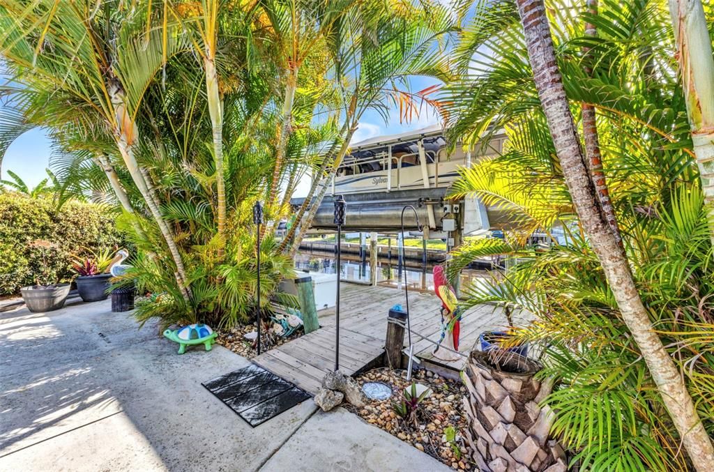 For Sale: $189,900 (1 beds, 1 baths, 576 Square Feet)