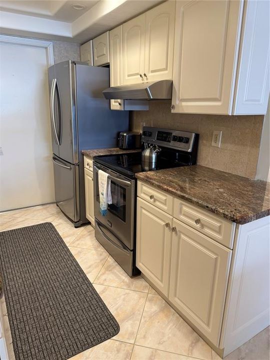 出租: $3,000 (2 贝兹, 2 浴室, 1062 平方英尺)