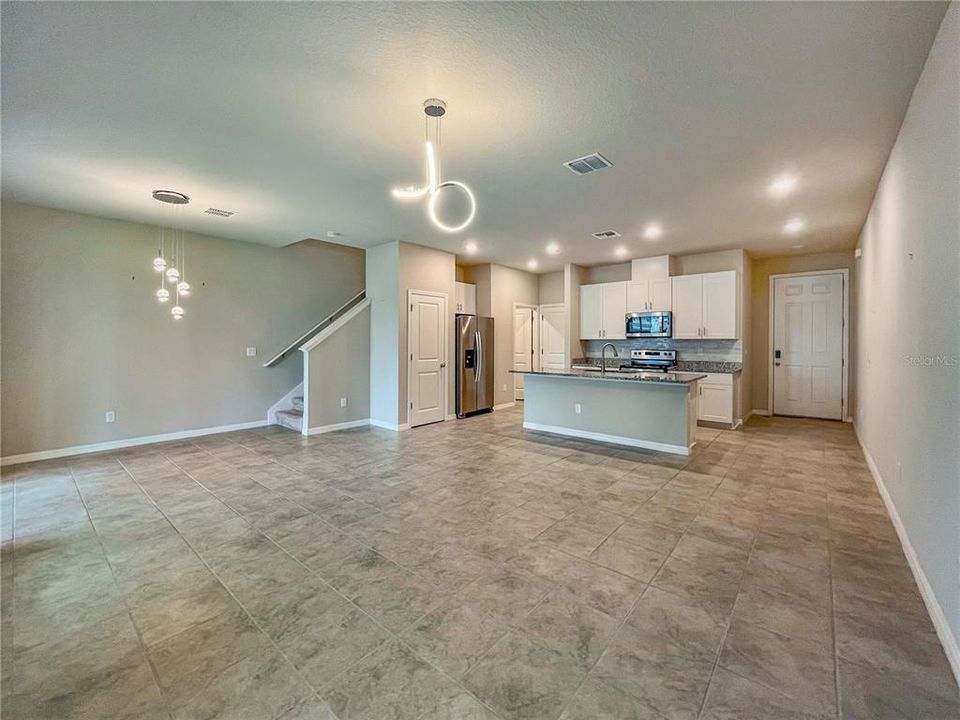 Под контрактом: $2,195 (3 спален, 2 ванн, 1591 Квадратных фут)