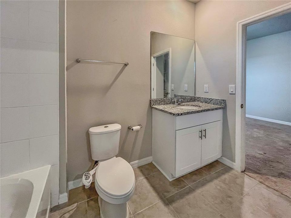 Под контрактом: $2,195 (3 спален, 2 ванн, 1591 Квадратных фут)