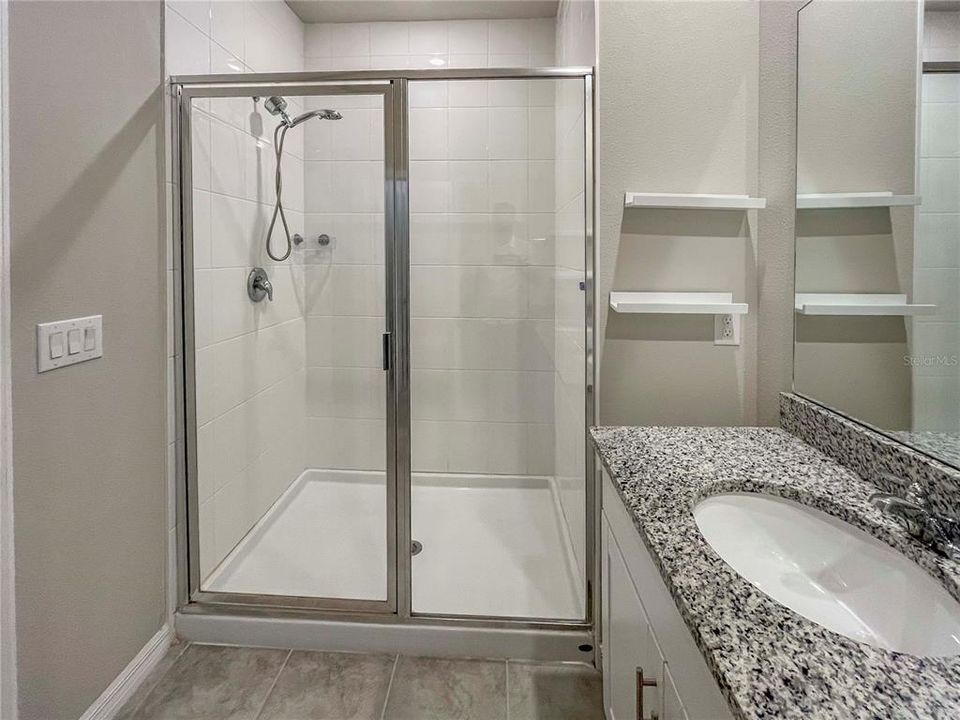 Под контрактом: $2,195 (3 спален, 2 ванн, 1591 Квадратных фут)