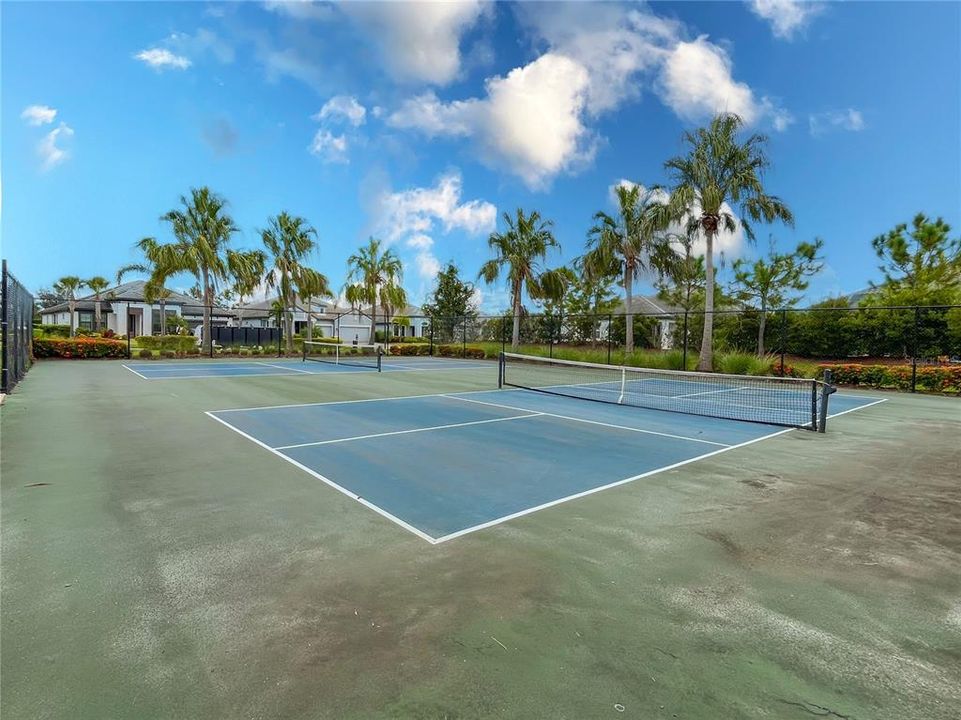 Под контрактом: $2,195 (3 спален, 2 ванн, 1591 Квадратных фут)