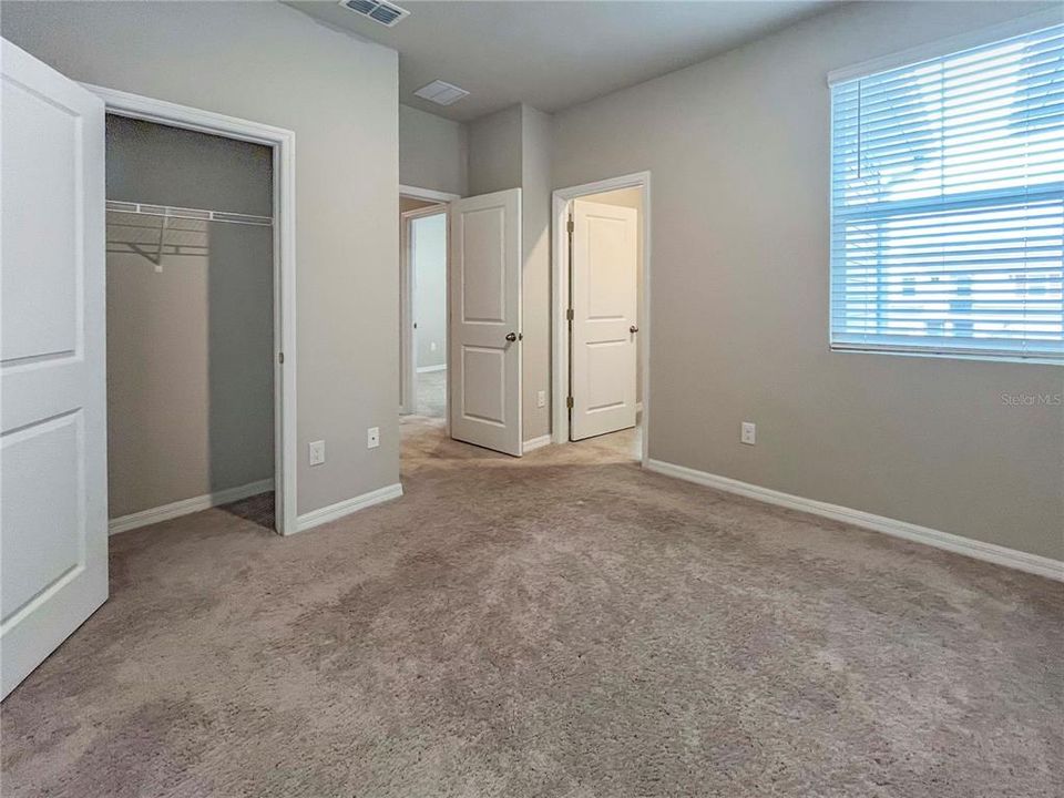 Под контрактом: $2,195 (3 спален, 2 ванн, 1591 Квадратных фут)