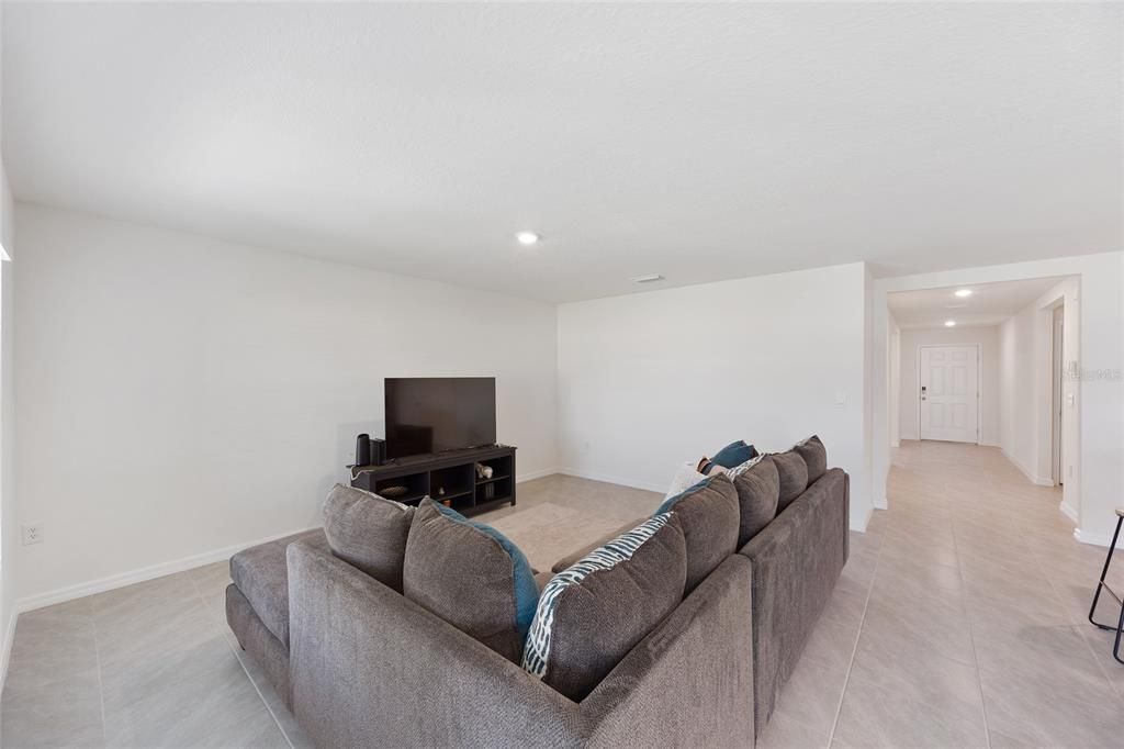 For Rent: $2,500 (3 beds, 2 baths, 1672 Square Feet)