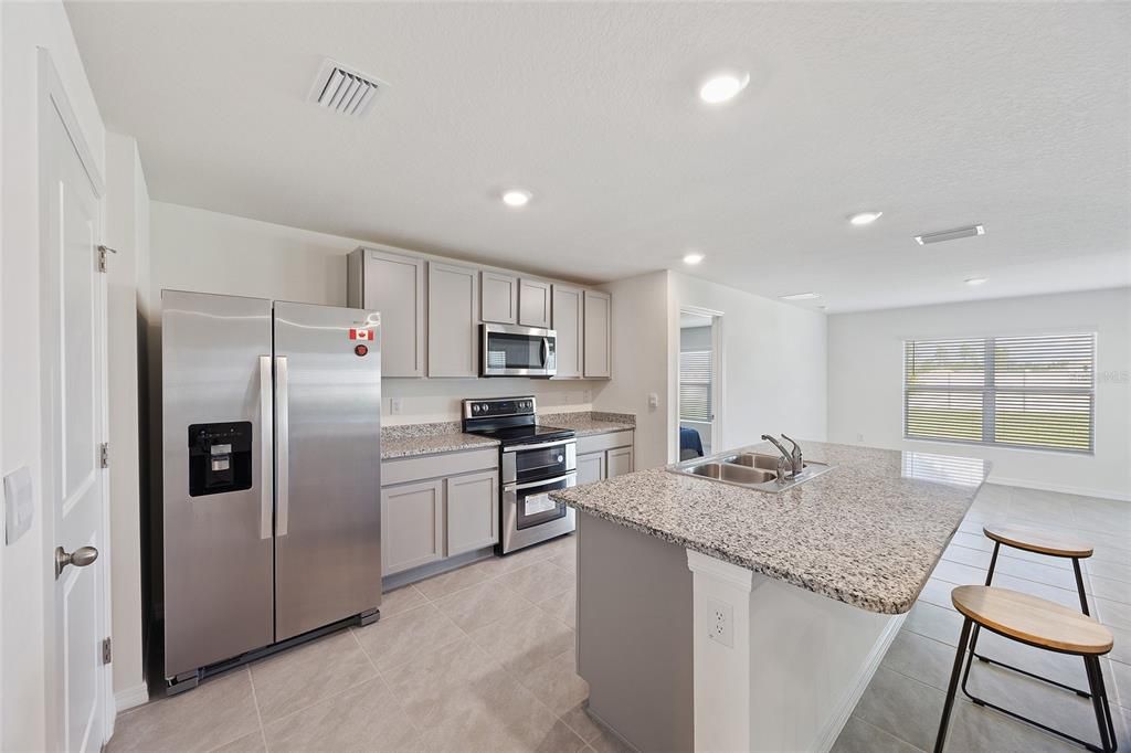 For Rent: $2,500 (3 beds, 2 baths, 1672 Square Feet)