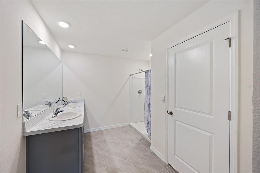 For Rent: $2,500 (3 beds, 2 baths, 1672 Square Feet)