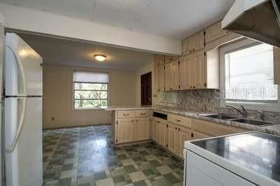 待售: $174,900 (2 贝兹, 1 浴室, 1032 平方英尺)