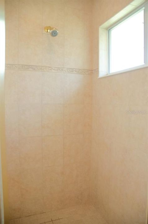 For Rent: $2,100 (3 beds, 2 baths, 2139 Square Feet)