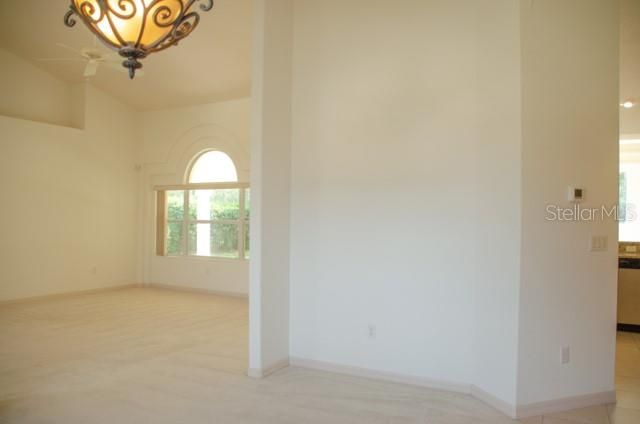 For Rent: $2,100 (3 beds, 2 baths, 2139 Square Feet)