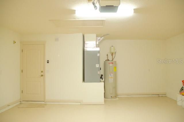 For Rent: $2,100 (3 beds, 2 baths, 2139 Square Feet)