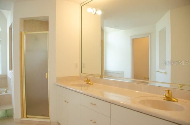 For Rent: $2,100 (3 beds, 2 baths, 2139 Square Feet)