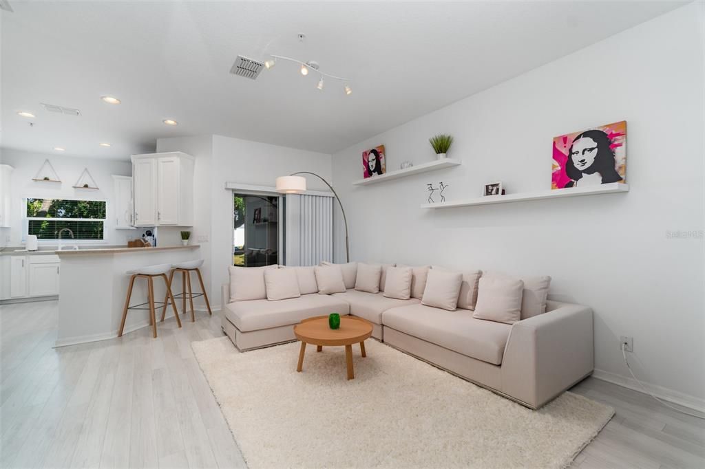 Activo con contrato: $299,900 (3 camas, 2 baños, 1575 Pies cuadrados)