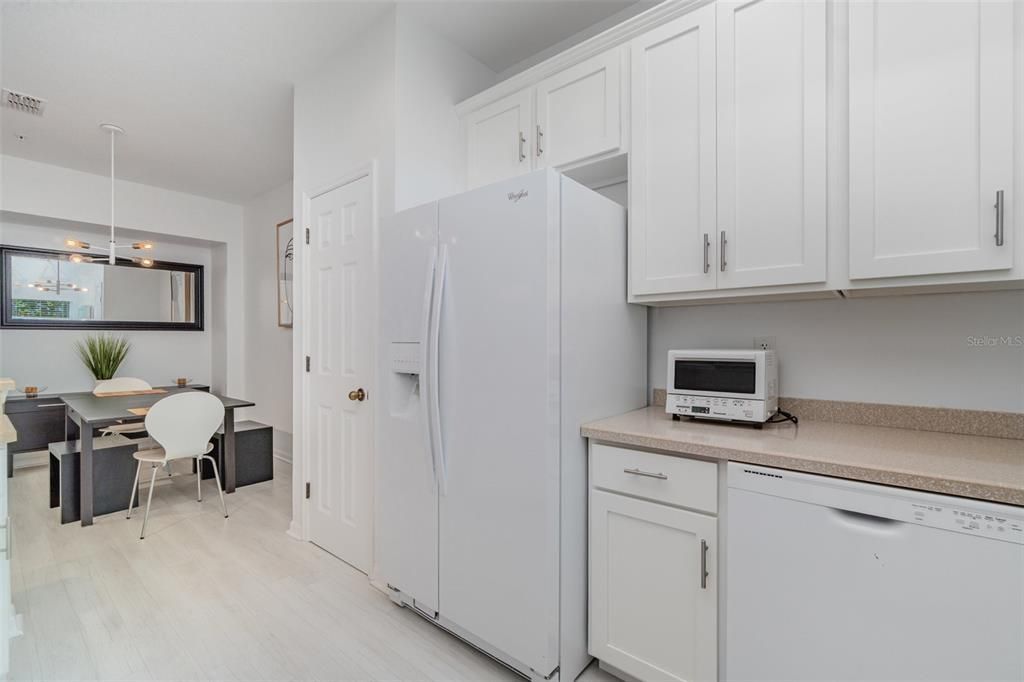 Activo con contrato: $299,900 (3 camas, 2 baños, 1575 Pies cuadrados)