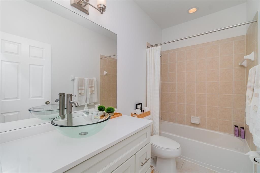 Activo con contrato: $299,900 (3 camas, 2 baños, 1575 Pies cuadrados)