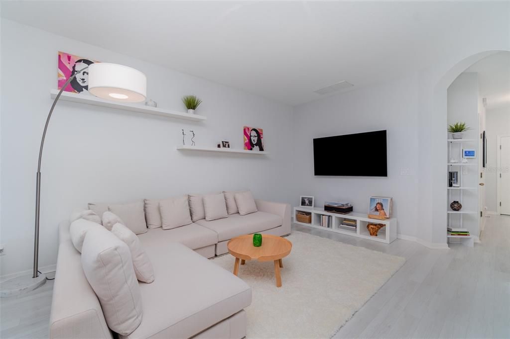 Activo con contrato: $299,900 (3 camas, 2 baños, 1575 Pies cuadrados)