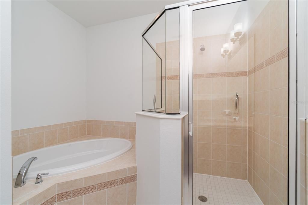 Activo con contrato: $299,900 (3 camas, 2 baños, 1575 Pies cuadrados)