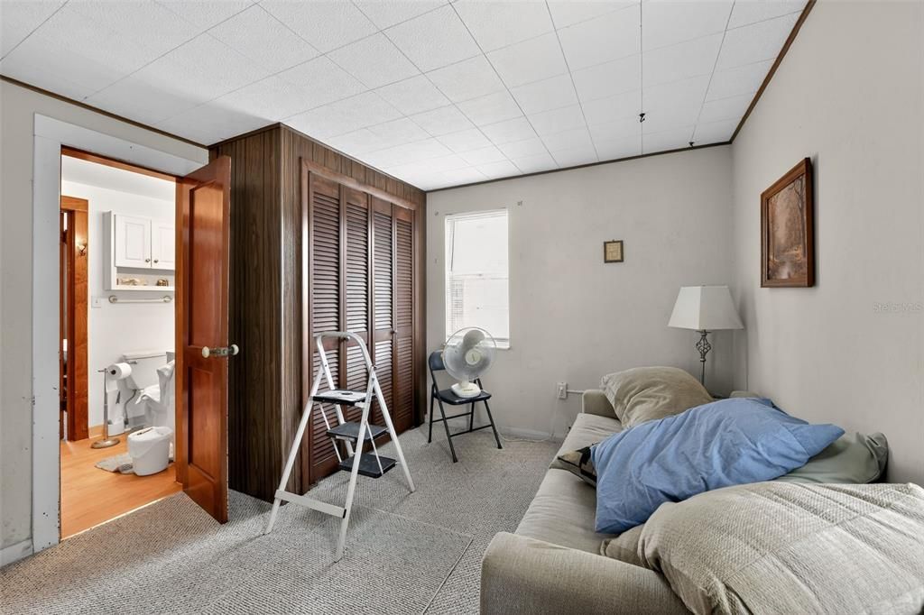 合同活跃: $264,990 (3 贝兹, 1 浴室, 1040 平方英尺)