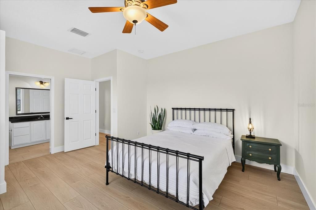 待售: $669,999 (4 贝兹, 2 浴室, 2228 平方英尺)