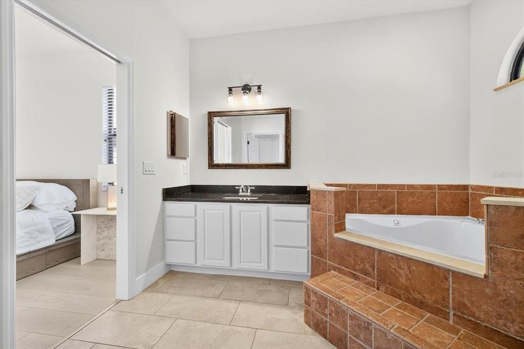 待售: $669,999 (4 贝兹, 2 浴室, 2228 平方英尺)